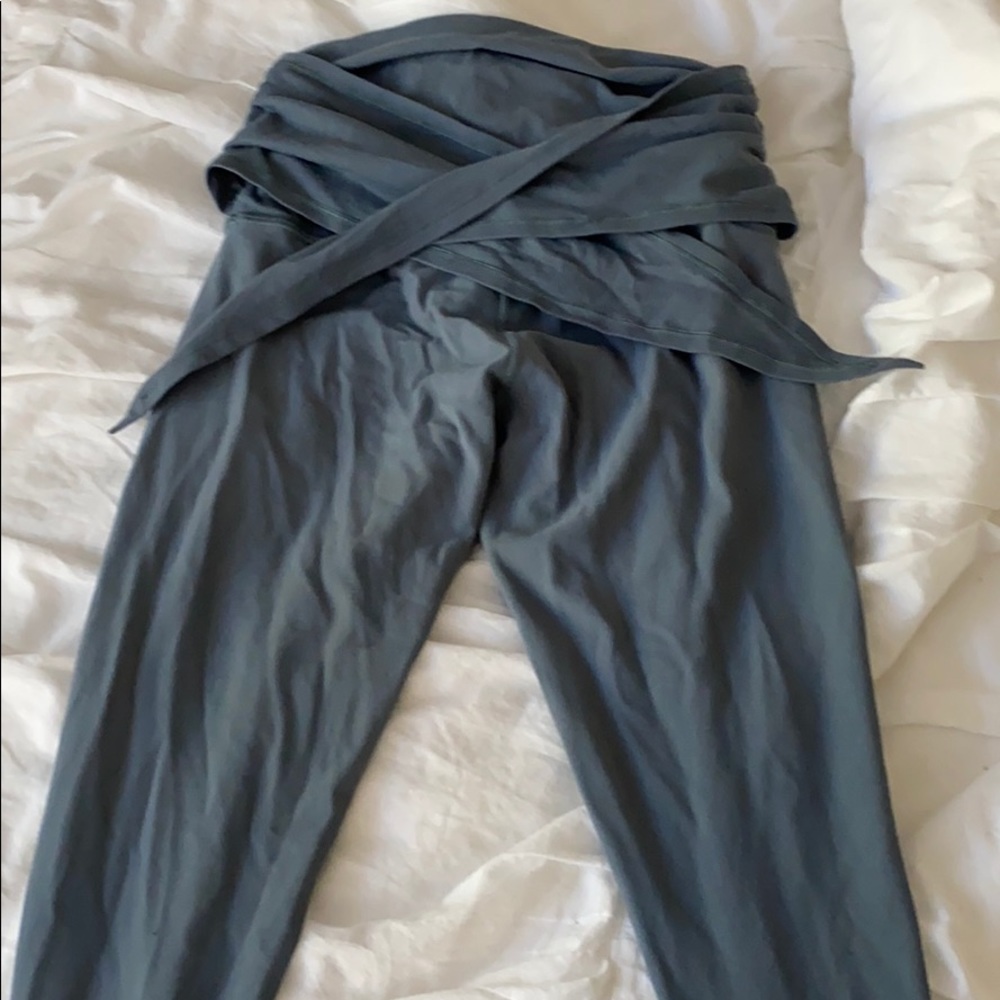 lululemon tie front leggings